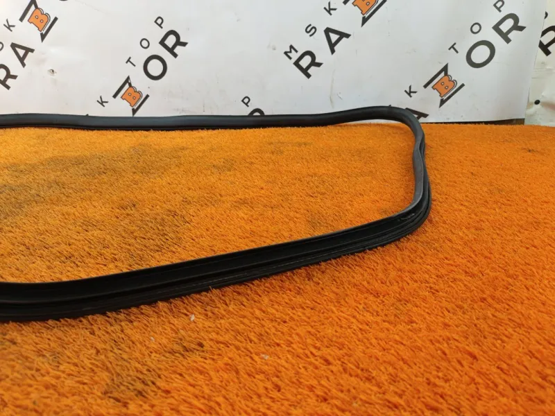 Уплотнитель проема двери