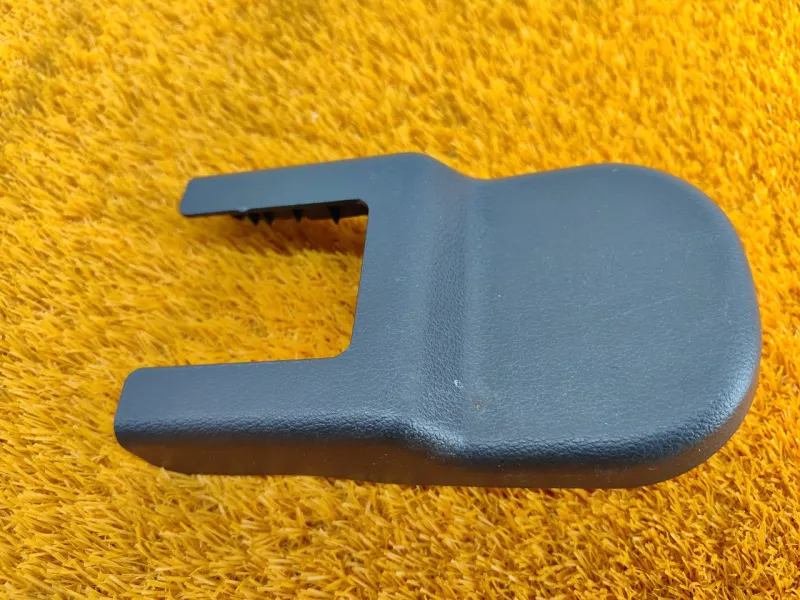 Заглушка крепления сиденья