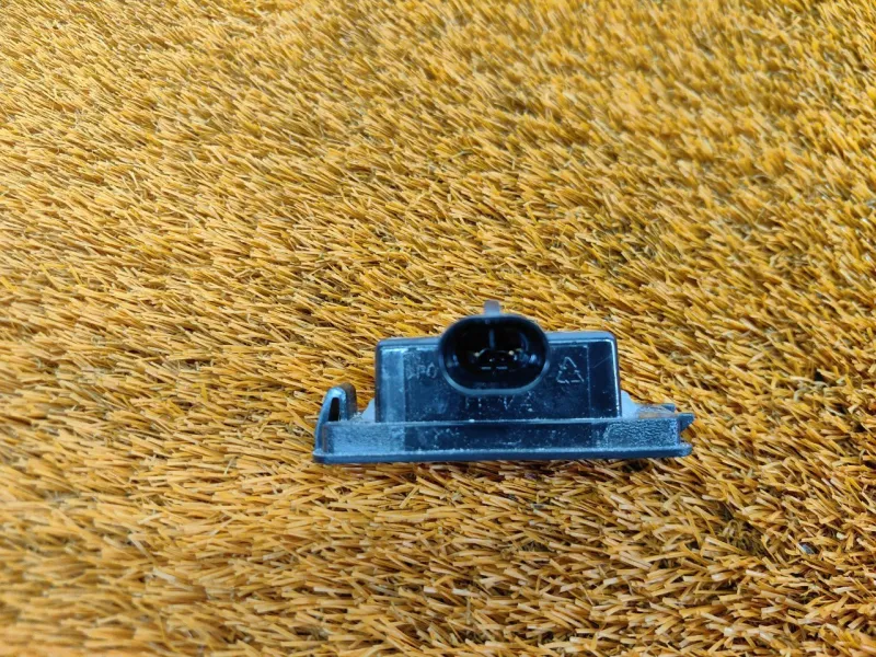 Плафон подсветки бардачка