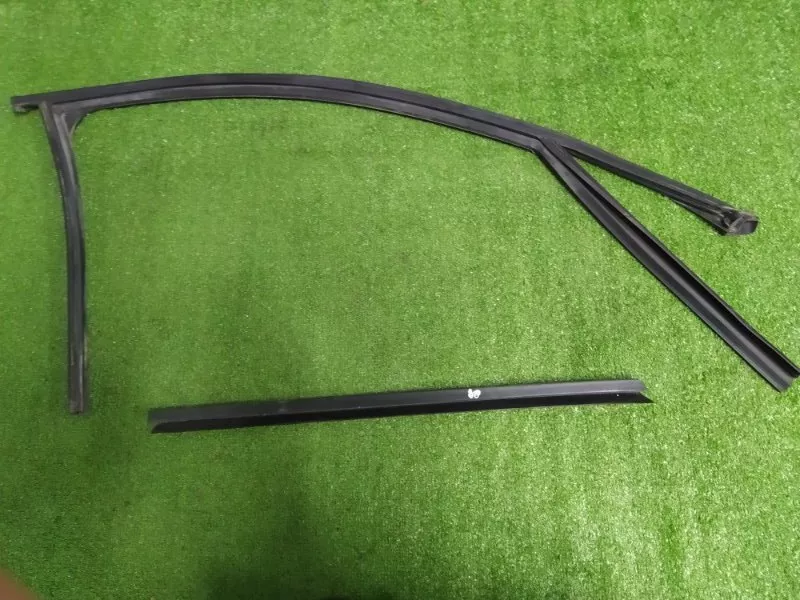 Уплотнитель стекла двери