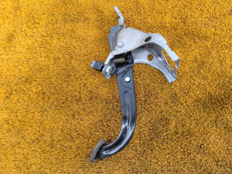 Педаль тормоза