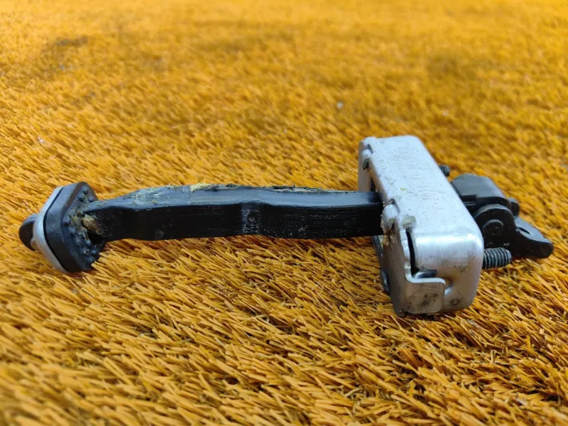 Ограничитель двери