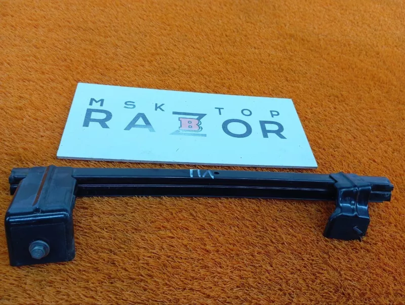 Направляющая стекла двери