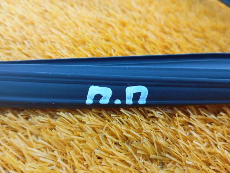 Уплотнитель стекла двери