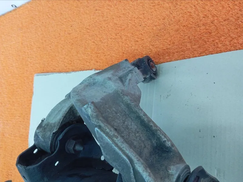 Кулак поворотный