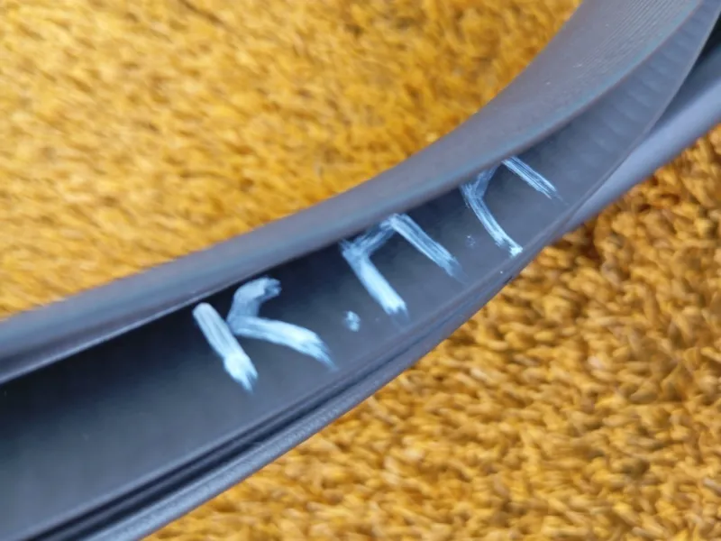 Уплотнитель проема двери