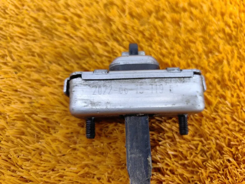 Ограничитель двери