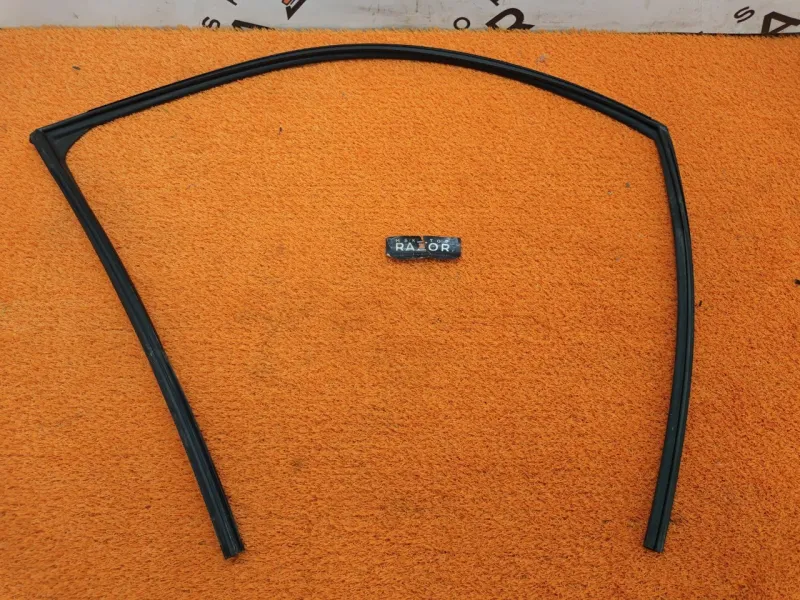 Уплотнитель стекла двери