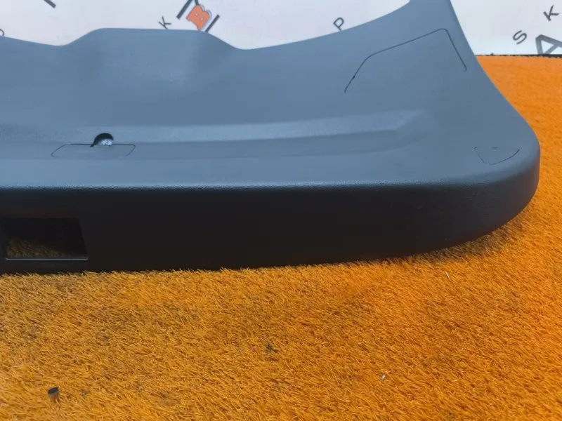 Обшивка двери багажника