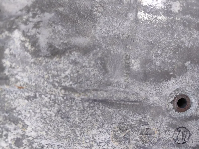 Крышка двигателя передняя