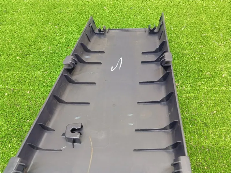 Обшивка центральной стойки