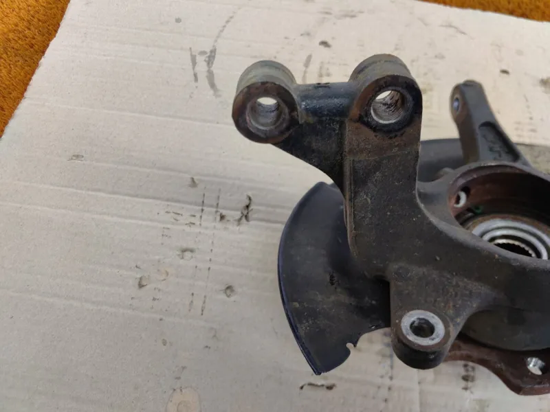 Кулак поворотный