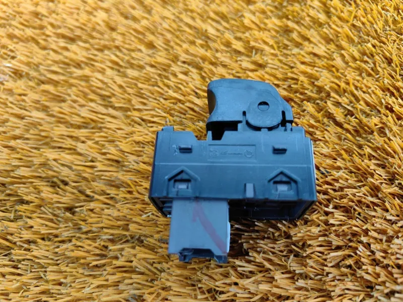 Кнопка стеклоподъемника