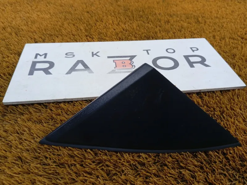 Уголок двери