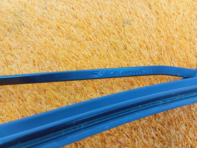 поводок стеклоочистителя