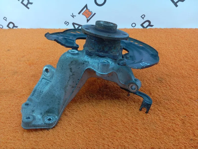 Кулак поворотный