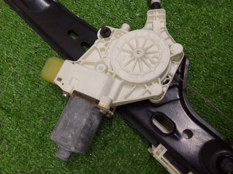 Стеклоподъемник BMW 3-Series 2005 51337140588 E90, передний правый