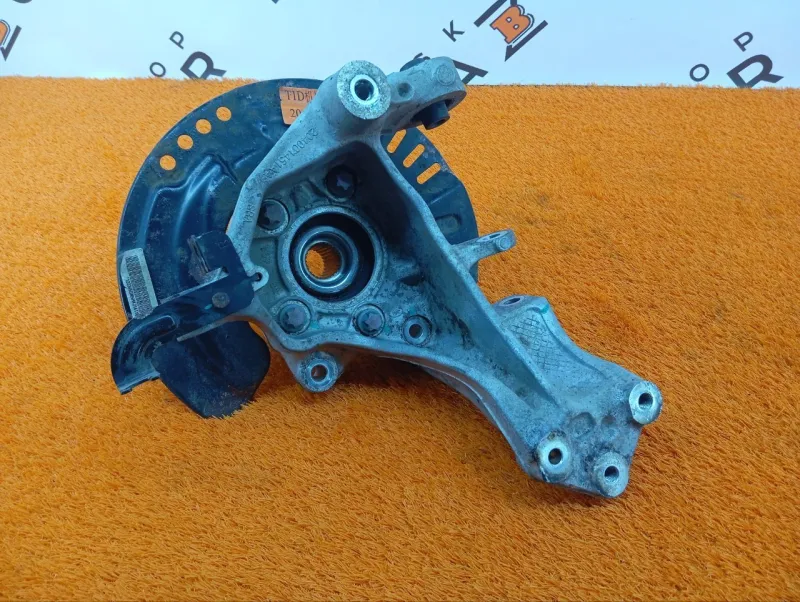 Кулак поворотный