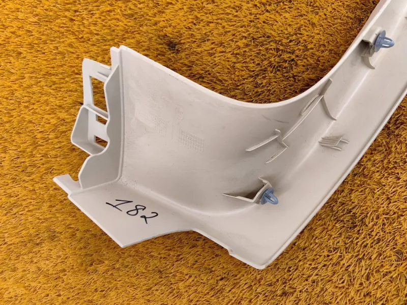 Обшивка крышки багажника