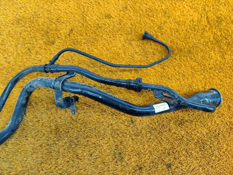 Горловина топливного бака