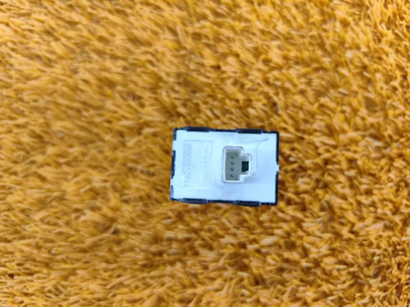 Кнопка стеклоподъемника