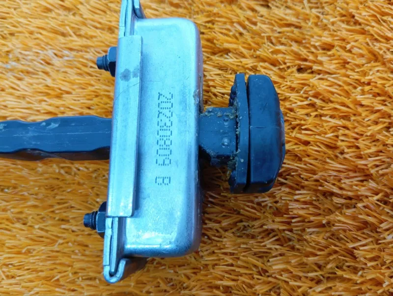 Ограничитель двери