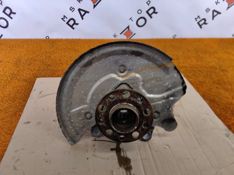 Кулак поворотный