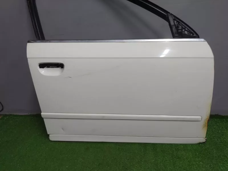 Дверь Audi A4 2005 8E0831052J B7, передняя правая