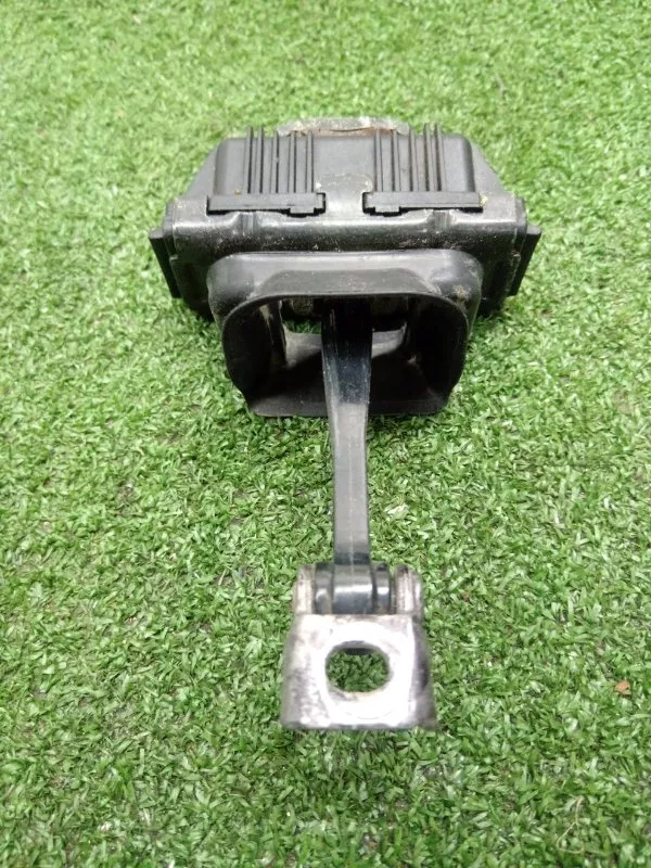 Ограничитель двери