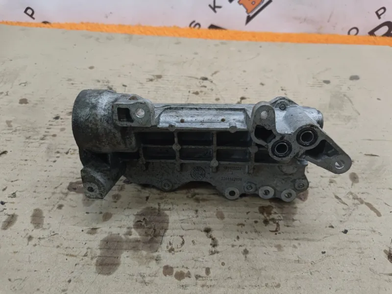 Кронштейн масляного фильтра