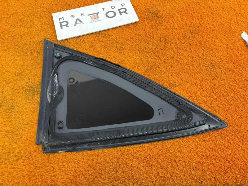 Форточка задняя