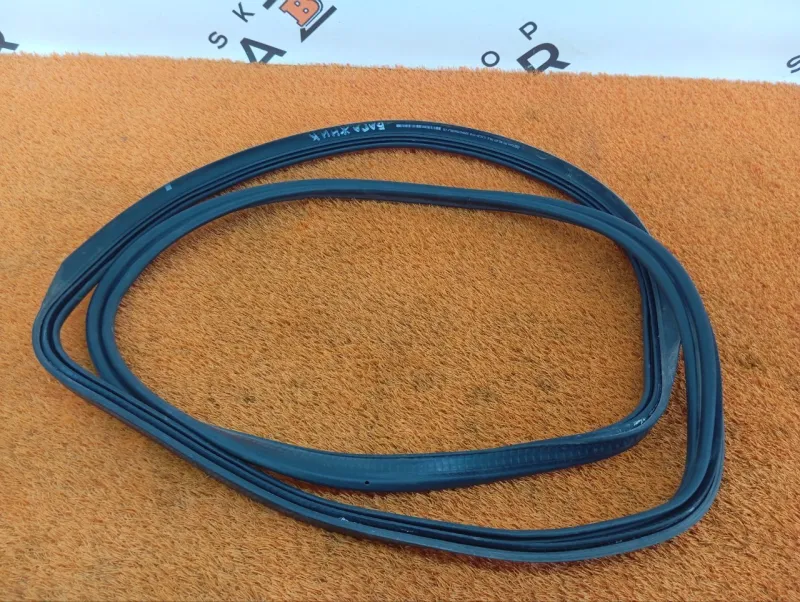 Уплотнитель багажника