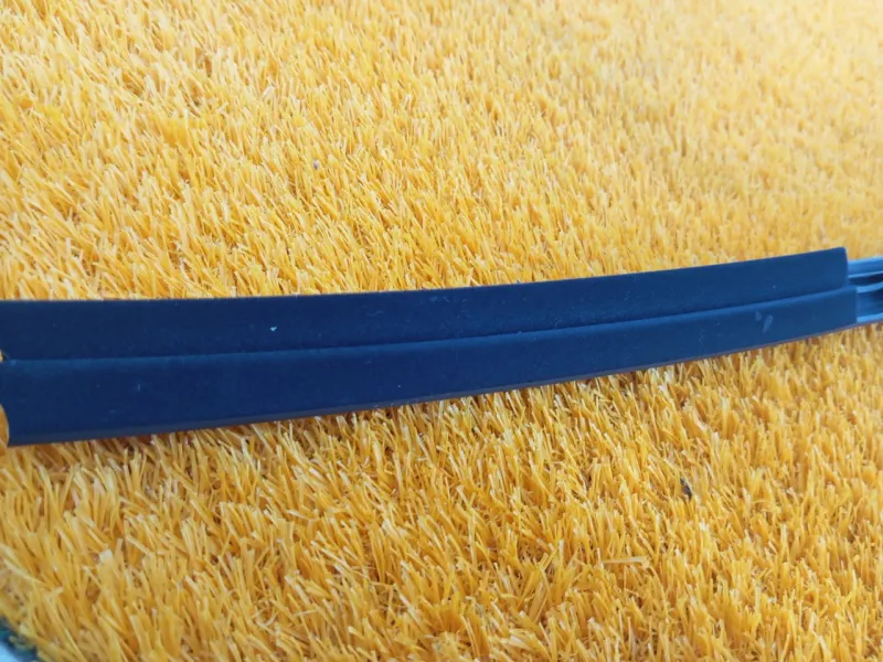 Уплотнитель стекла двери