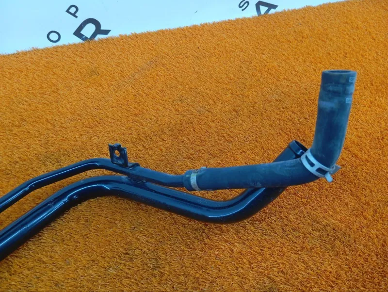 Горловина топливного бака