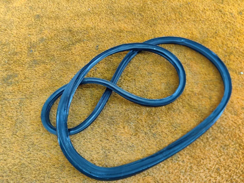 Уплотнитель багажника