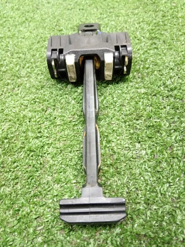 Ограничитель двери