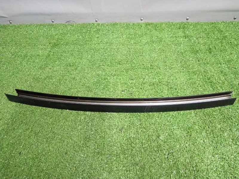 Направляющая стекла двери