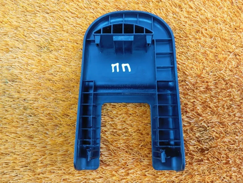 Заглушка крепления сиденья