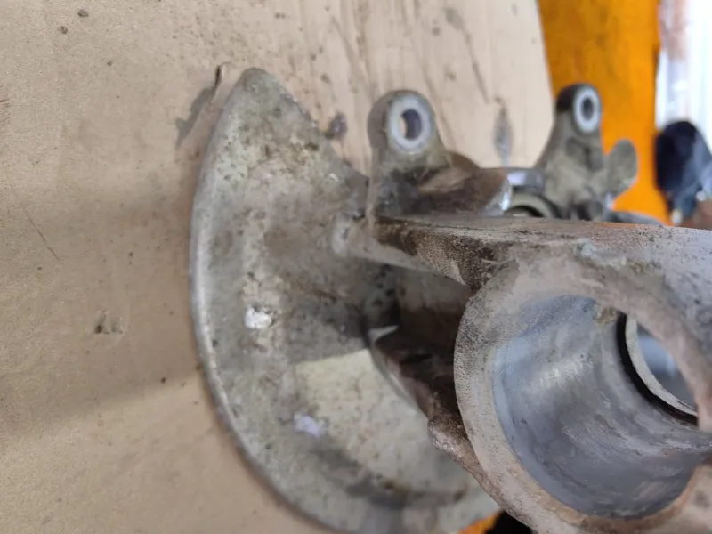 Кулак поворотный