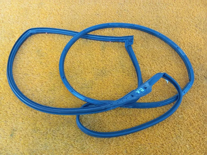 Уплотнитель двери