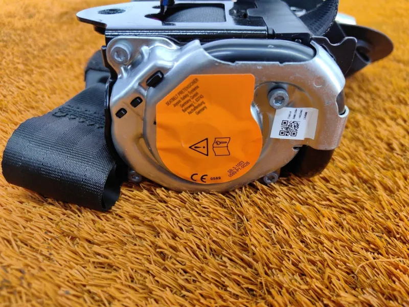 Ремень безопасности