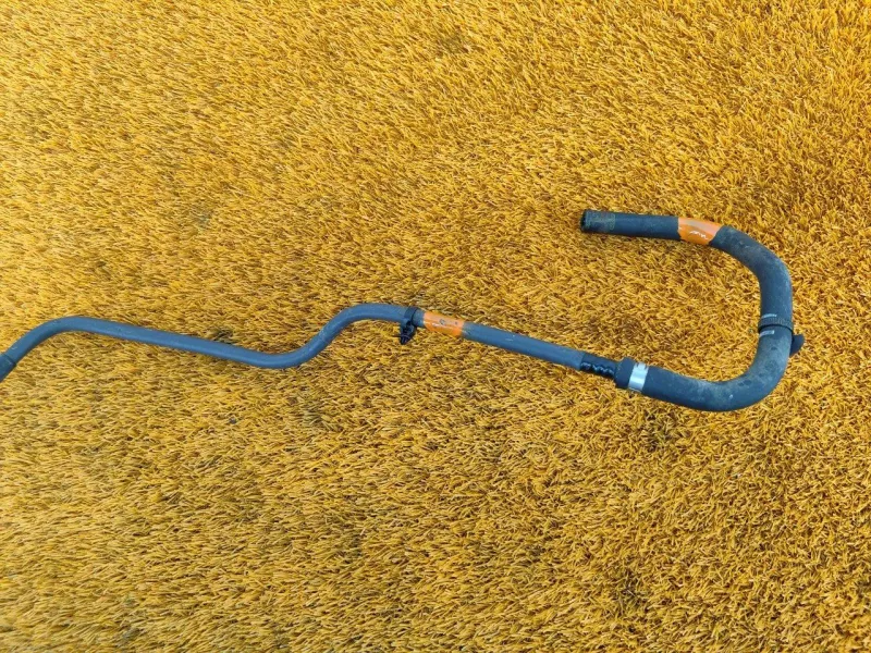 Трубка топливная