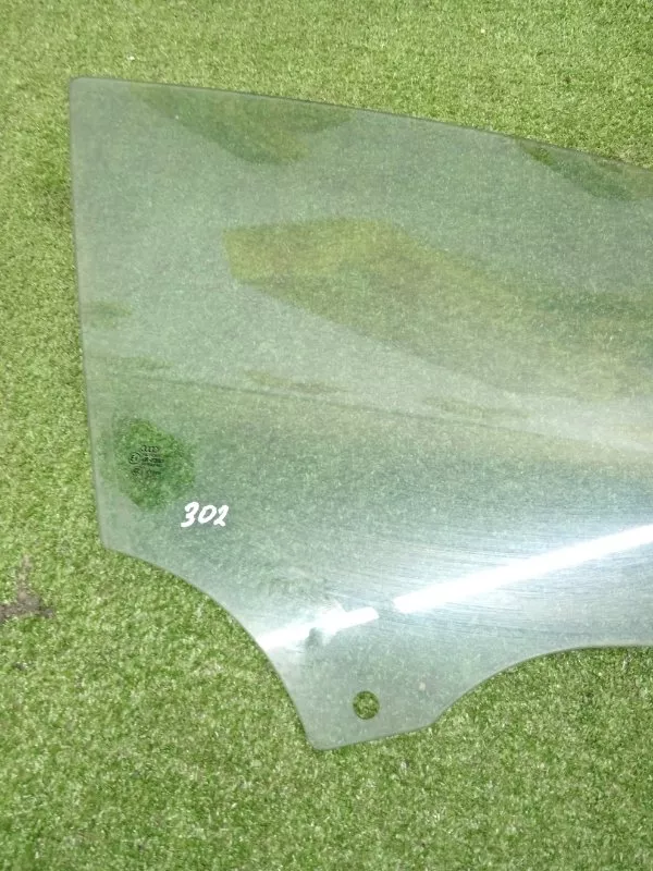 Стекло двери Audi A6 2011 4G0845201 C7, переднее правое