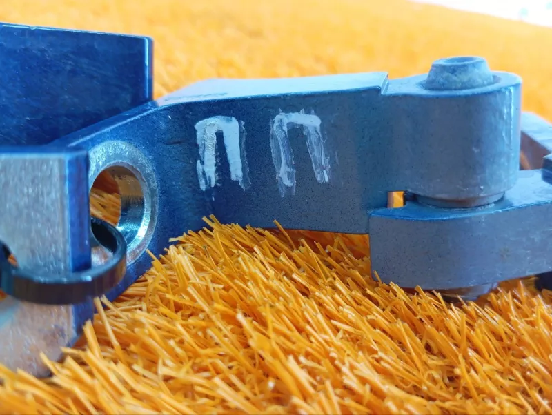 Петля двери