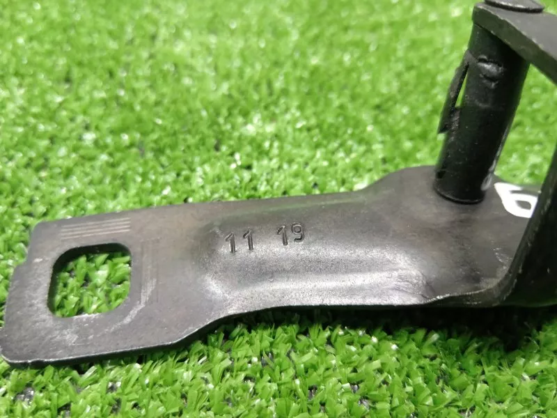 Ответная часть замка багажника