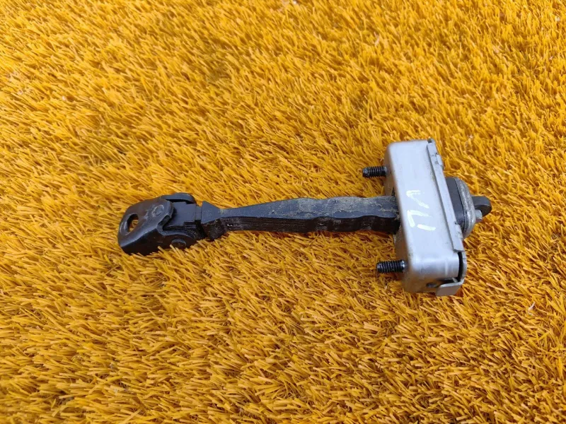 Ограничитель двери