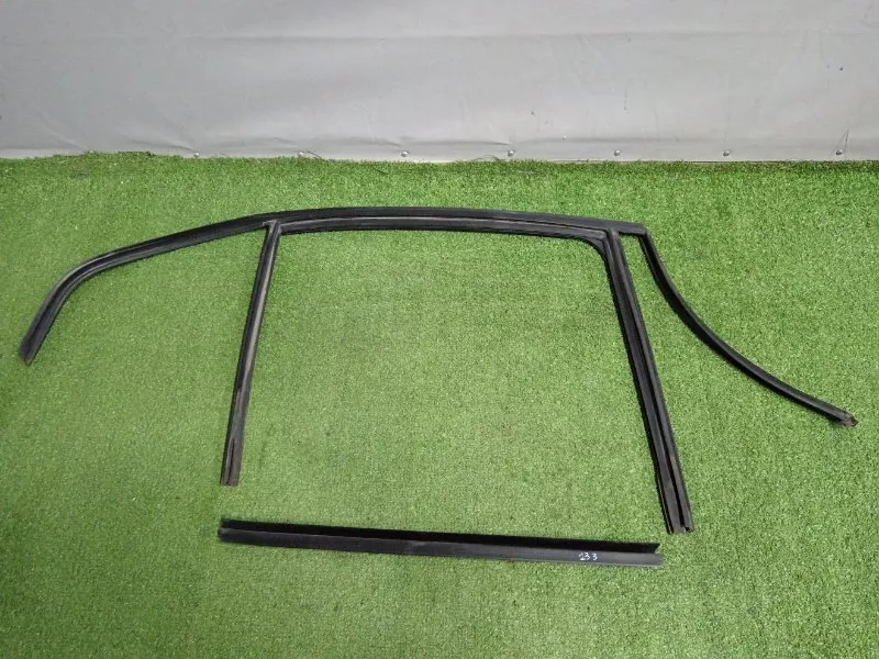 Уплотнитель стекла двери