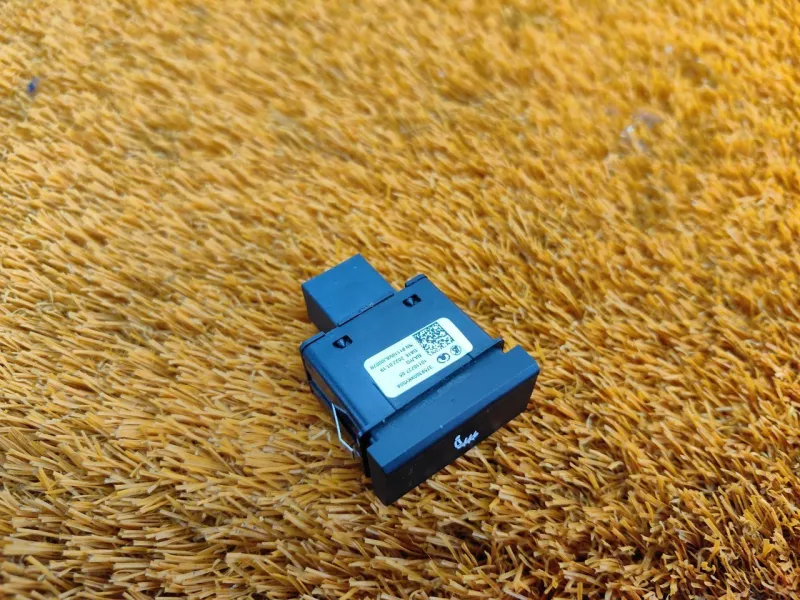 Кнопка обогрева сидений