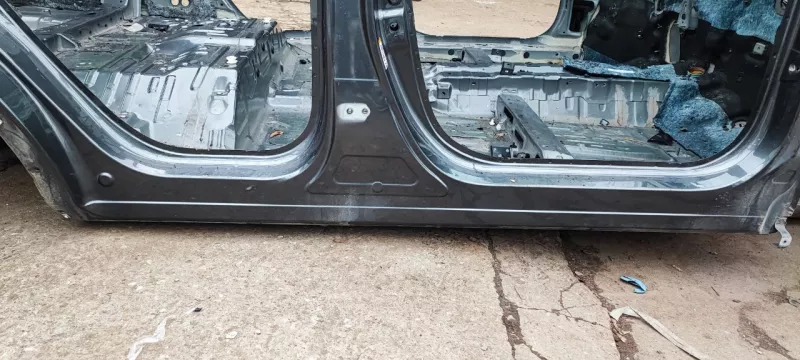 Порог с центральной стойкой