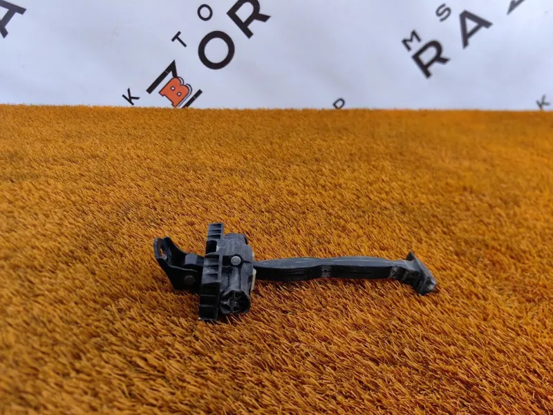 Ограничитель двери